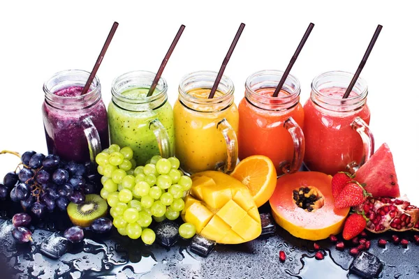 Frische Farbe Saft Smoothie tropische Früchte isoliert — Stockfoto