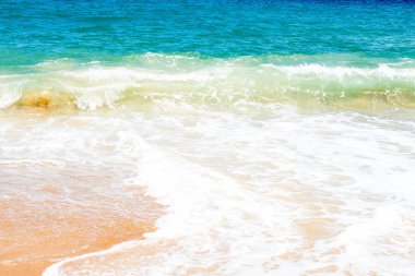 Sandy Beach Phuket Mai Khao mavi gökyüzü huzurlu deniz