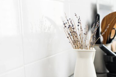 Dekorasyon iç lavanta beyaz sürahi için