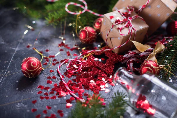 Weihnachten feiertag zusammensetzung rottanne spielzeug — Stockfoto