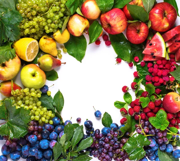 Doğal şekli kalp organik meyve sağlıklı kavramı