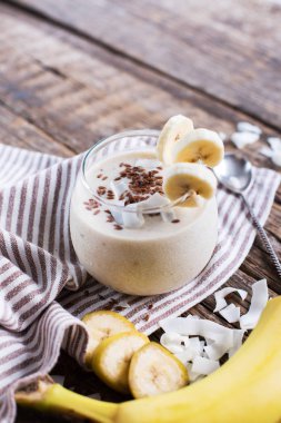 meyve muz smoothies keten tohumu pul Hindistan cevizi sütü