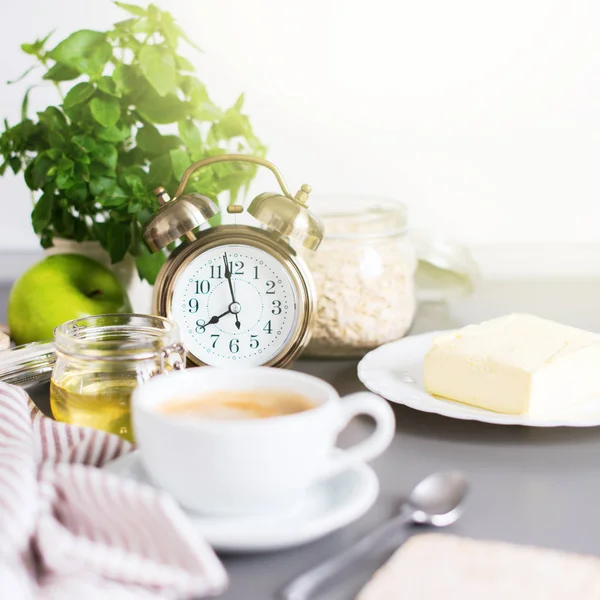 Mattina caffè bianco tazza colazione sveglia — Foto Stock