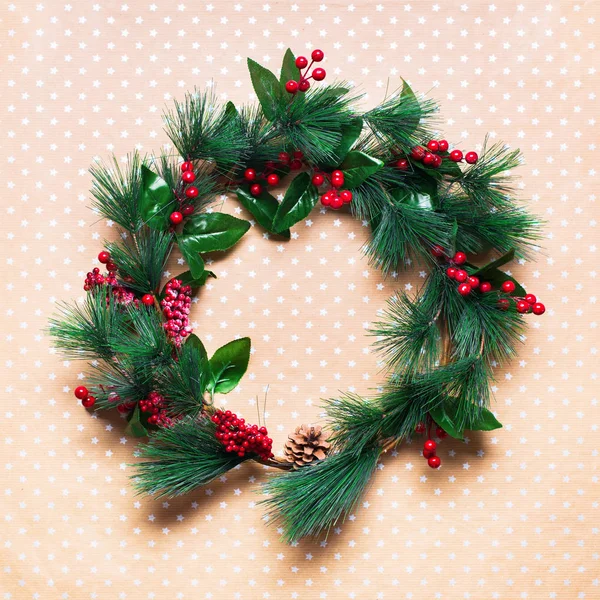 Couronne de Noël verte sur Vintage en bois beige — Photo