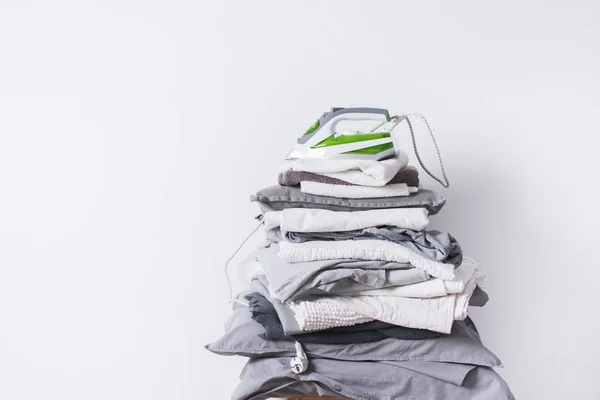 Empilements monochrome blanc gris noir vêtements textiles — Photo