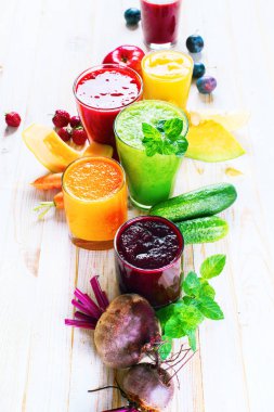 Suları güler yüzlü farklı gözlük sağlık kavramı