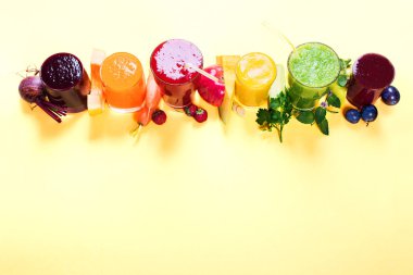 Suları güler yüzlü farklı gözlük sağlık kavramı