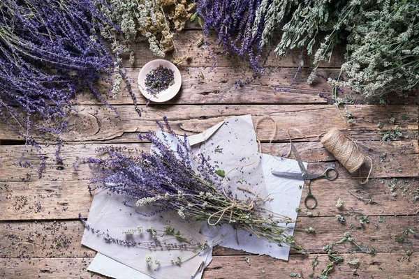 Kadın el kravat demet Menekşe adaçayı alternatif kadar