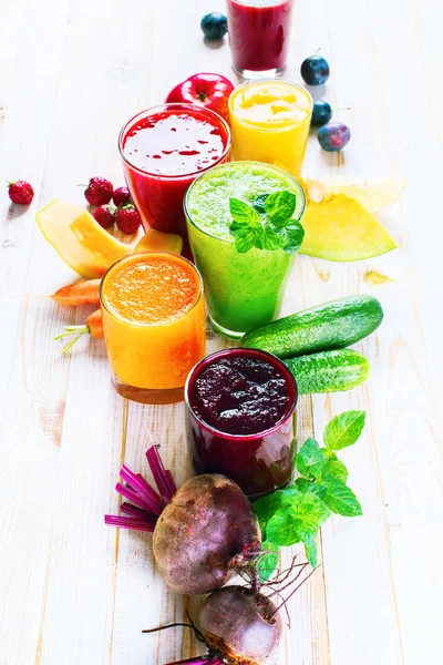 Suları güler yüzlü farklı gözlük sağlık kavramı