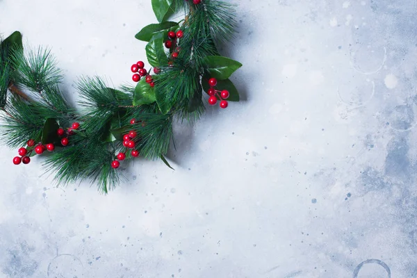 Green Christmas Wreath on Light Gray Vintage — Stock Photo, Image