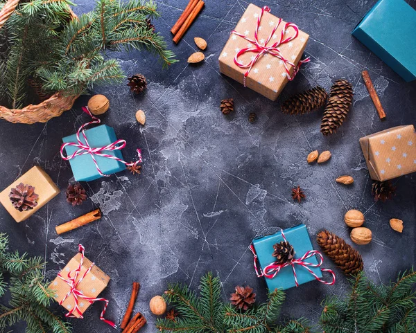 Святковий бежевий Вінтажні коробки Гілки Різдвяні подарунки — стокове фото