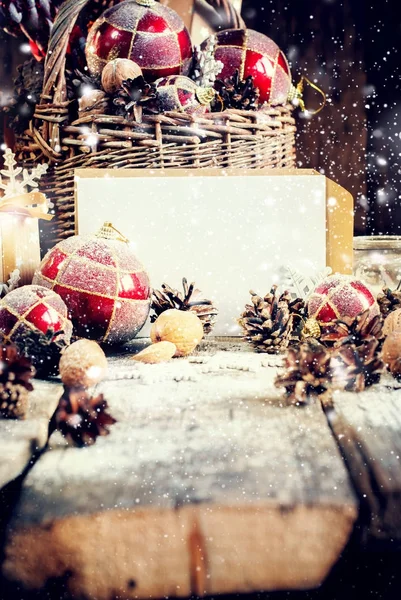 Carte de Noël avec lettre blanche Table en bois — Photo