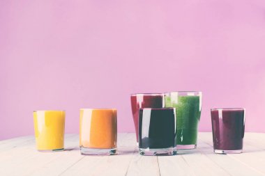 Suları güler yüzlü farklı gözlük sağlık kavramı