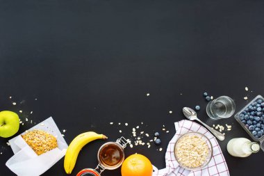 Sağlıklı bir kahvaltı meyve defter Tablet siyah