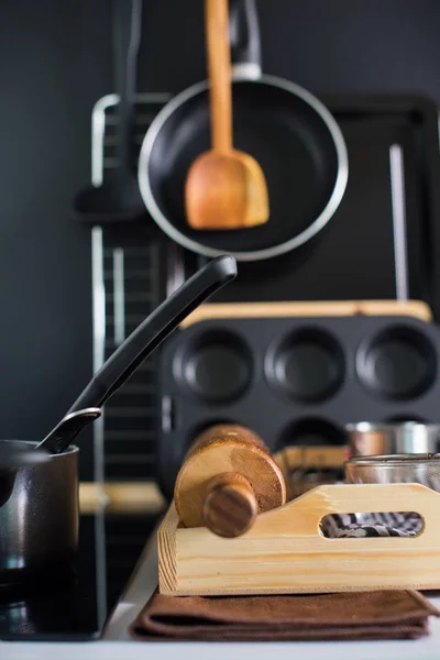 クッキング アクセサリー キッチン構成パネルをブラック — ストック写真