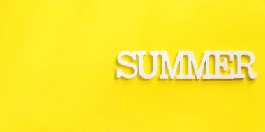 Yaz saati Beyaz Cilt harfler üstten görünüm düz yatıyordu