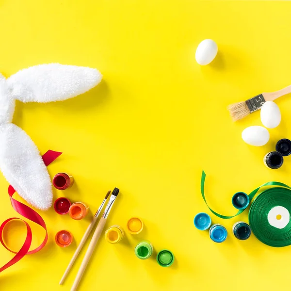 Preparare vacanță Ouă de Paște vopsele decorate — Fotografie, imagine de stoc