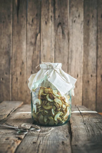 Biologico frutta secca sana naturale vaso di vetro di mela — Foto Stock
