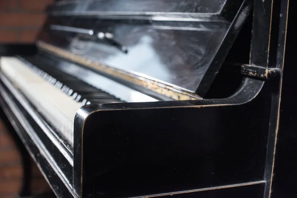 Piano keyboard background selective focus white black — Stock Photo, Image
