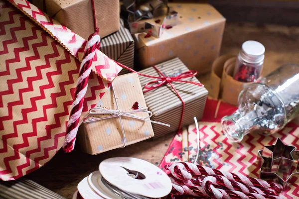 Tarjetas de Año Nuevo y Navidad con cajas — Foto de Stock