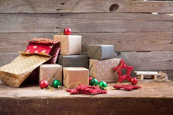 Tarjetas de Año Nuevo y Navidad con cajas — Foto de Stock