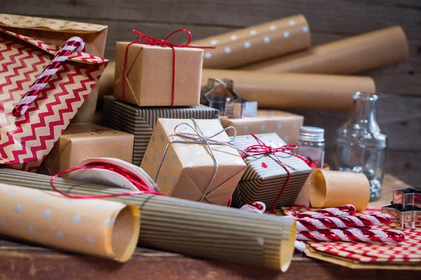 Tarjetas de Año Nuevo y Navidad con cajas —  Fotos de Stock