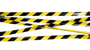Suç mahallini sarı ve siyah uyarı polis şeritlerinden geçmeyin beyaz arka planda izole edildi. Dikkat hatları. Tehlike ve risk bandı. Endüstriyel koruma bandı. Küçük işaretler koy