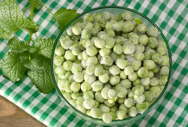 Frozen fresh green peas — Stock Photo, Image