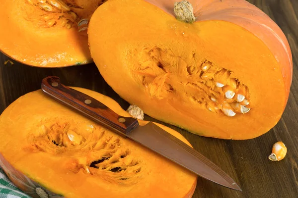 Ripe pumpkin cut in half — Stock Photo, Image