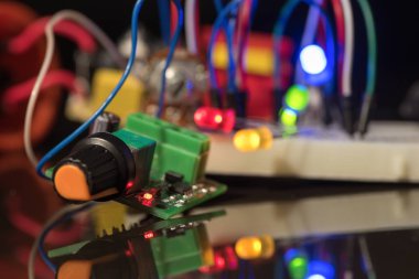 parlak LED'ler ve elektronik komponentler
