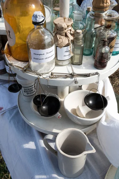 Médecine et équipement dans l'ancien hôpital militaire — Photo