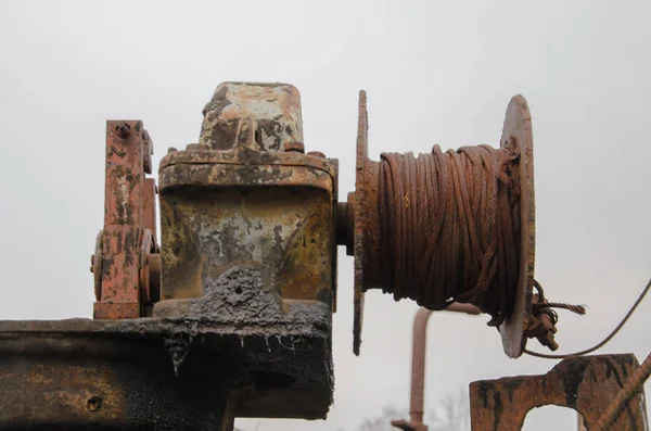 Elastyczna linka linowa lub linka linowa na rolce wciągarki do podnoszenia maszyn w przemyśle ciężkim, budownictwie i budownictwie — Zdjęcie stockowe