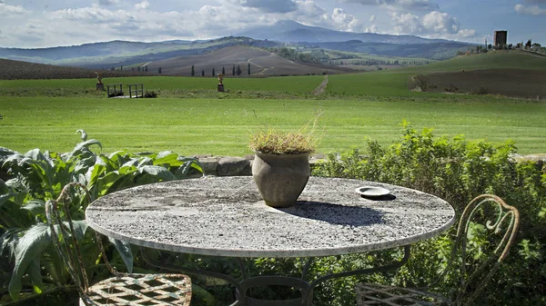 Round table in a scenic landscape — Stock Photo, Image