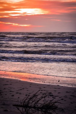 Sahilde gün batımı gökyüzü
