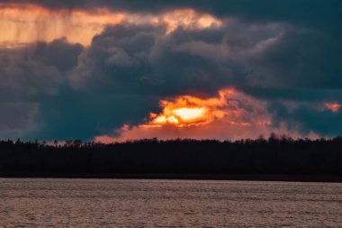Sahada gün batımı gökyüzü