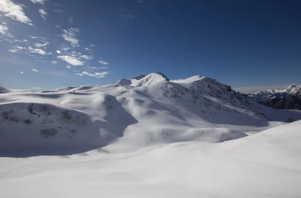 Une montagne de neige — Photo