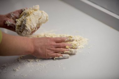 Bir dakika yoğurt unu.