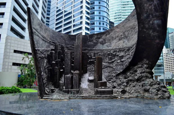Singapur - 01 02 2016: Raffles Place Singapur 'da Bronz Heykel