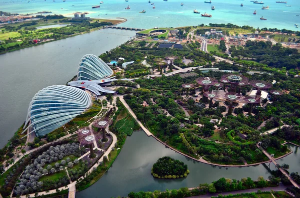 Singapur - 01: 04 2016: Körfez manzaralı bahçeler