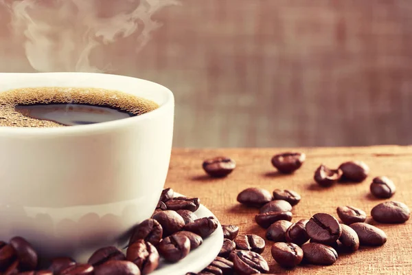 Coffee cup and coffee beans — Stock Photo, Image