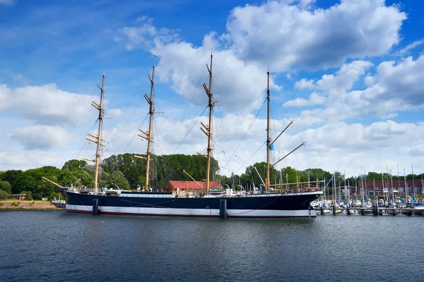 Historisches schiff passat in der altstadtmole von travemunde, deutschland — Stockfoto