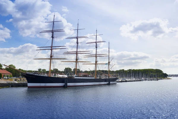 Barco histórico Passat en el muelle del casco antiguo de Travemunde, Germa — Foto de Stock