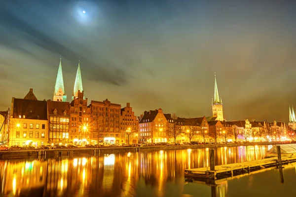 Architektura centrum miasta w Lubeck, Niemcy — Zdjęcie stockowe