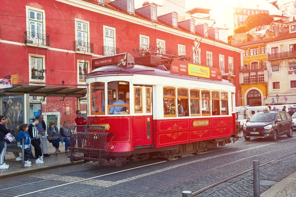 LISBONA, PORTOGALLO - 15 MARZO 2017: Tram (Eletrico) a Lisbona, Po — Foto Stock