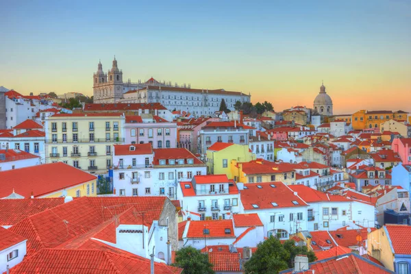 Gamla stan i Lissabon i solnedgången. Portugal — Stockfoto