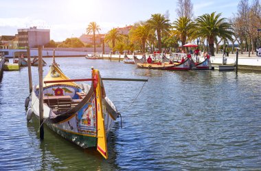 Aveiro, Portekiz - 21 Mart 2017: Ana şehir kanal ve Vouga