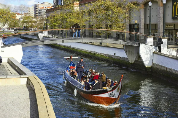 AVEIRO, PORTUGAL - MARCH 21, 2017: City canal and Vouga river — Stock Photo, Image