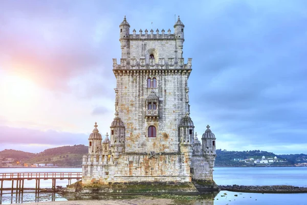 Torre de Belém numa noite de Verão em Lisboa, Portugal — Fotografia de Stock