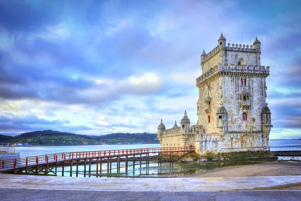 Gyönyörű Belem tower egy felhős napon, Lisszabon, Portugália — Stock Fotó