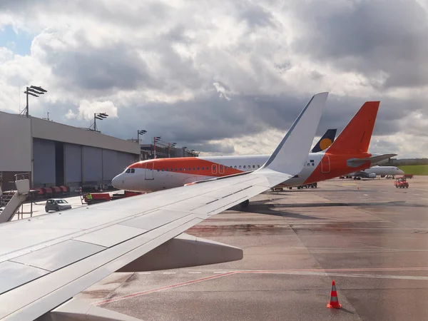 Havaalanında terminal, uçaktan görüntüleme